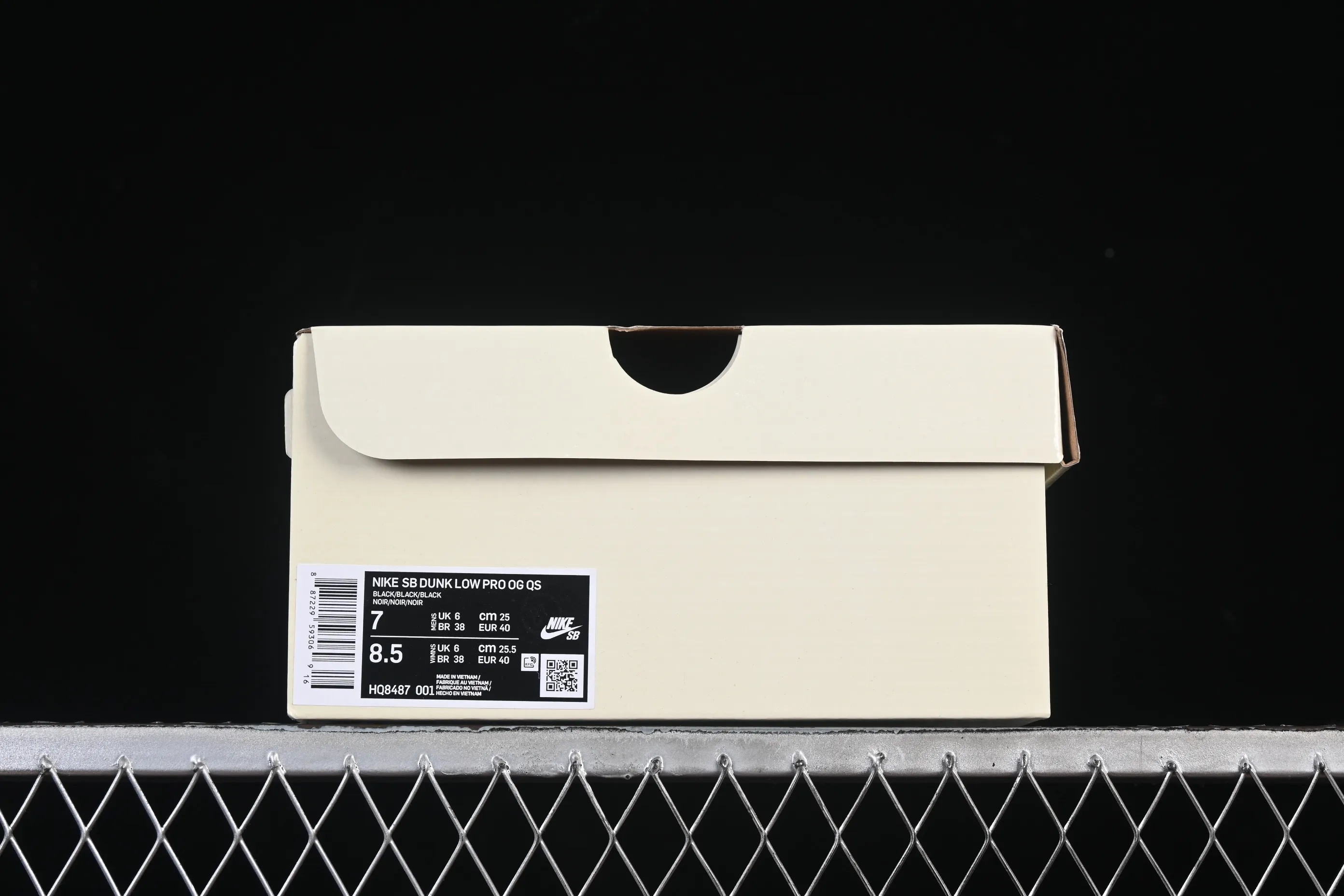 All Categories Nk SB Dunk Series Nk SB Dunk Low Low-top sneakers Supreme x Nike Dunk SB Dunk Low joint black low-top casual skateboard shoes HQ8487-001